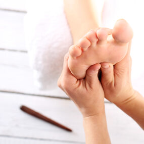 Foot massage, Foot reflexology. Natural medicine, reflexology, acupressure foot massager oppresses energy flow points; Shutterstock ID 262098125; Numero D'Ordine: -